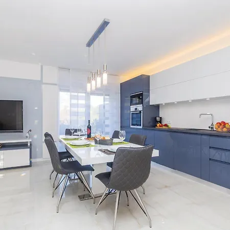 Cozy Home In Malinska *