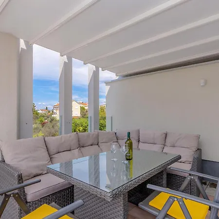 Cozy Home In Malinska