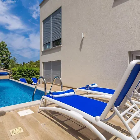 Nyaraló Cozy Home In Malinska