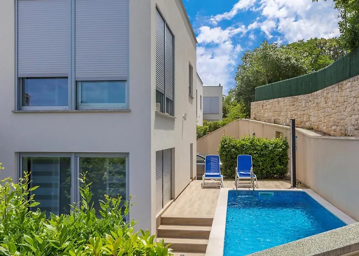 Cozy Home In Malinska بيت للعطل