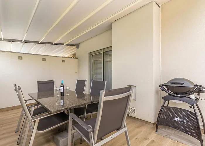 بيت للعطل Cozy Home In Malinska *